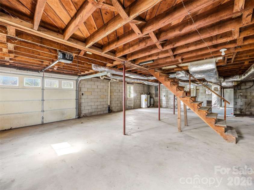 984 Pace Road, Hendersonville, NC 28792.  MLS# CAR4367366, YatesRealty ID 10005. 