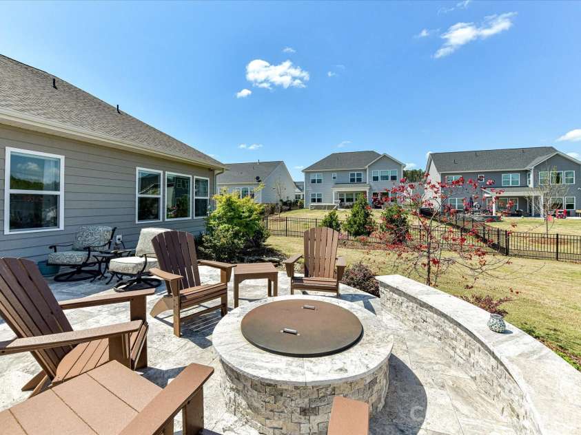 1154 Overlake Drive, Belmont, NC 28012.  MLS# CAR4365653, YatesRealty ID 10006. 