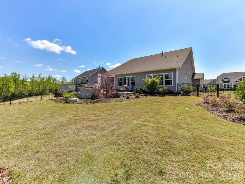 1154 Overlake Drive, Belmont, NC 28012.  MLS# CAR4365653, YatesRealty ID 10006. 