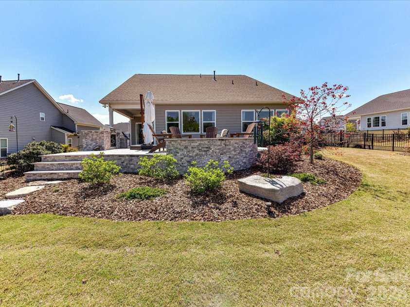 1154 Overlake Drive, Belmont, NC 28012.  MLS# CAR4365653, YatesRealty ID 10006. 
