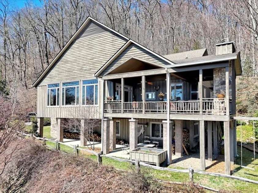 116 Dana Road, Waynesville, NC 28786.  MLS# CAR4243945, YatesRealty ID 10006. 