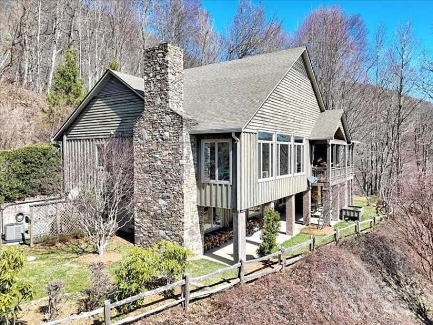 116 Dana Road, Waynesville, NC 28786.  MLS# CAR4243945, YatesRealty ID 10006. 