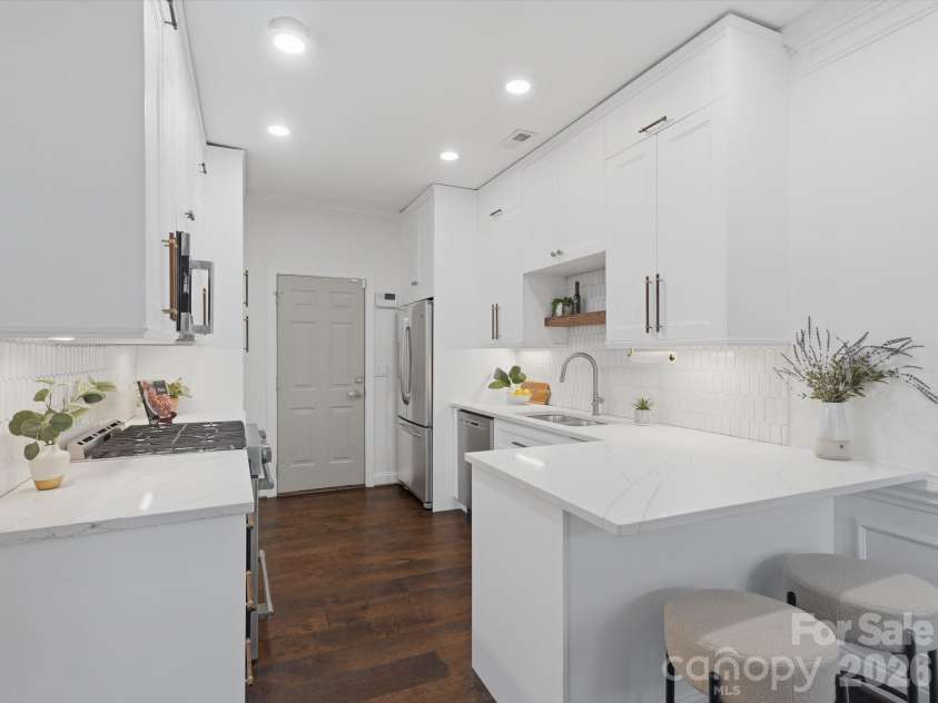 11282 Ballanvilla Drive, Charlotte, NC 28277.  MLS# CAR4362908, YatesRealty ID 10007. Breakfast Bar