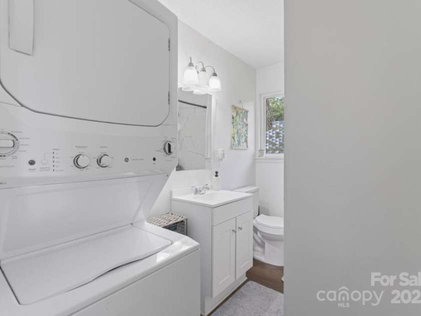 2403 Earley Circle, Kannapolis, NC 28083.  MLS# CAR4239439, YatesRealty ID 10008. Bathroom