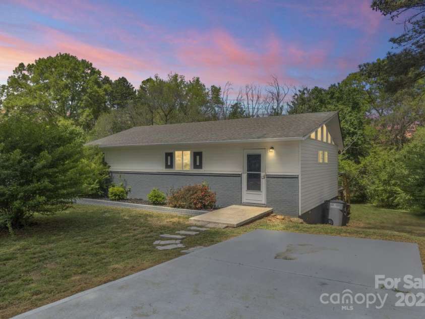 2403 Earley Circle, Kannapolis, NC 28083.  MLS# CAR4239439, YatesRealty ID 10008. Enhanced front