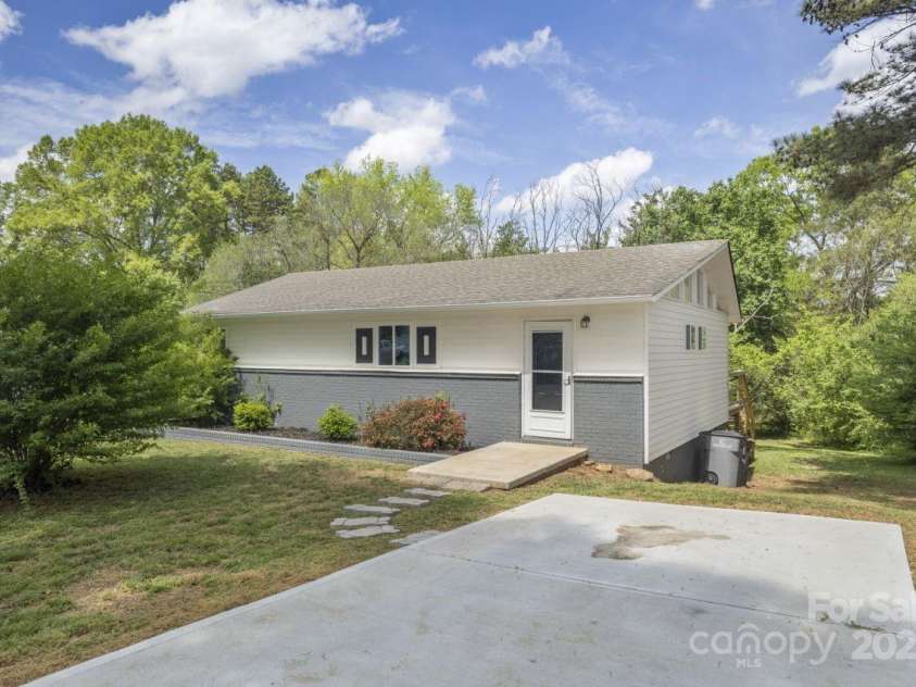 2403 Earley Circle, Kannapolis, NC 28083.  MLS# CAR4239439, YatesRealty ID 10008. Front view