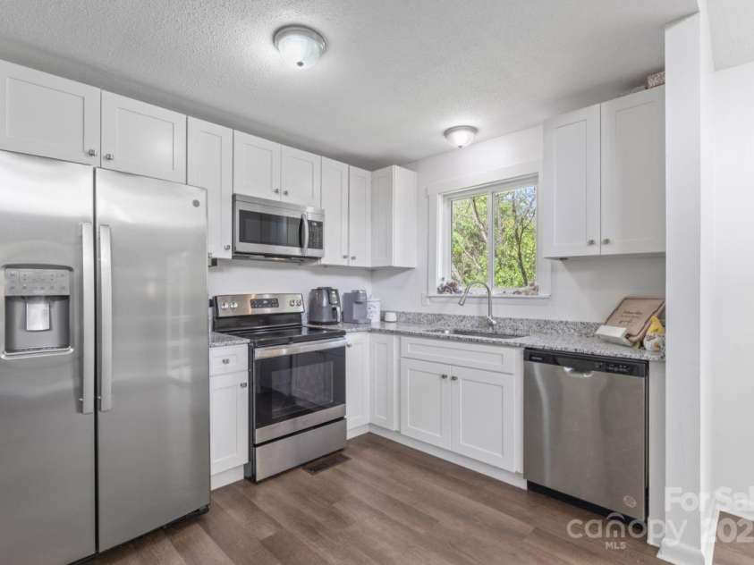 2403 Earley Circle, Kannapolis, NC 28083.  MLS# CAR4239439, YatesRealty ID 10008. Kitchen