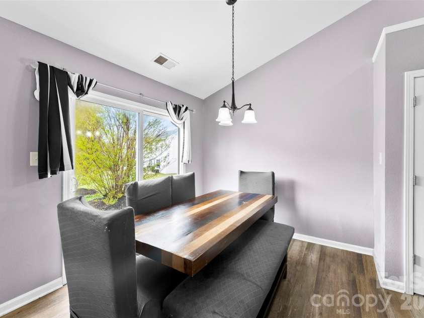727 Almora Drive, Charlotte, NC 28216.  MLS# CAR4360359, YatesRealty ID 10008. 