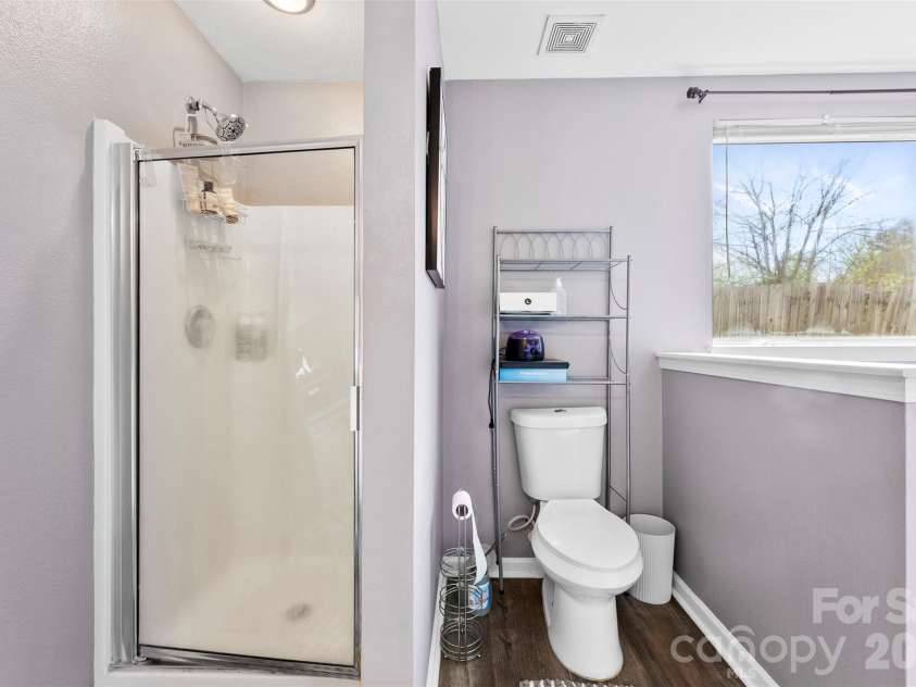 727 Almora Drive, Charlotte, NC 28216.  MLS# CAR4360359, YatesRealty ID 10008. 