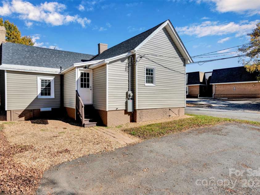 201 Mccubbins Street, Salisbury, NC 28144.  MLS# CAR4319947, YatesRealty ID 10009. 