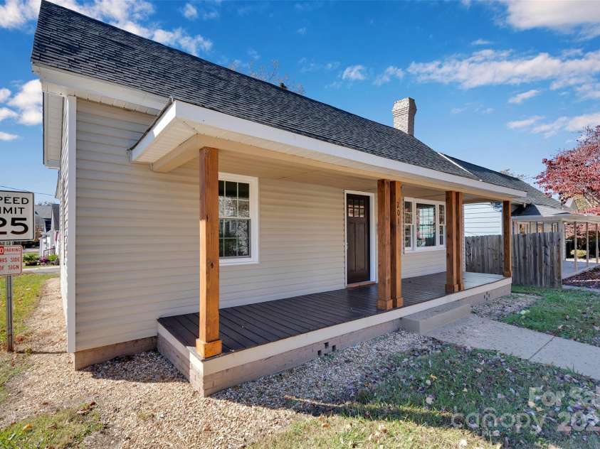 201 Mccubbins Street, Salisbury, NC 28144.  MLS# CAR4319947, YatesRealty ID 10009. 