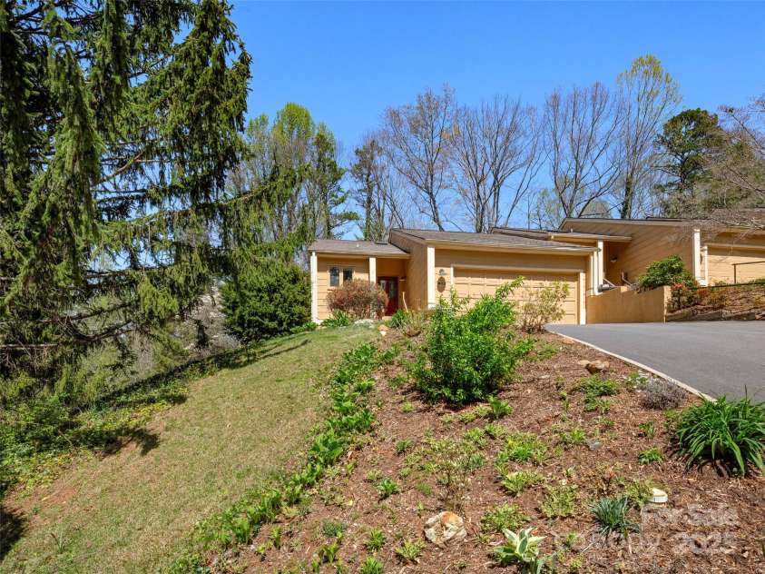 101 Beaver Ridge Road, Asheville, NC 28804.  MLS# CAR4246008, YatesRealty ID 1001. 