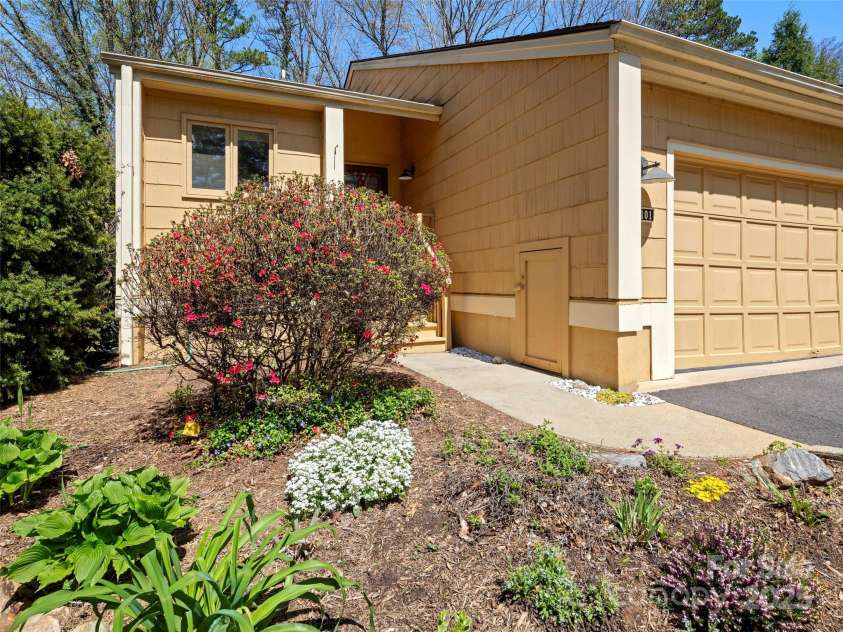 101 Beaver Ridge Road, Asheville, NC 28804.  MLS# CAR4246008, YatesRealty ID 1001. 