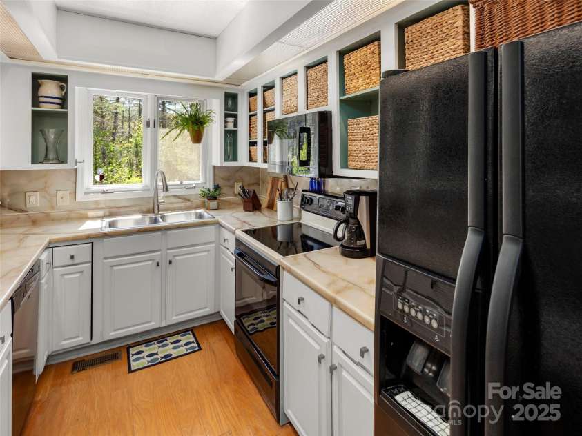 101 Beaver Ridge Road, Asheville, NC 28804.  MLS# CAR4246008, YatesRealty ID 1001. 