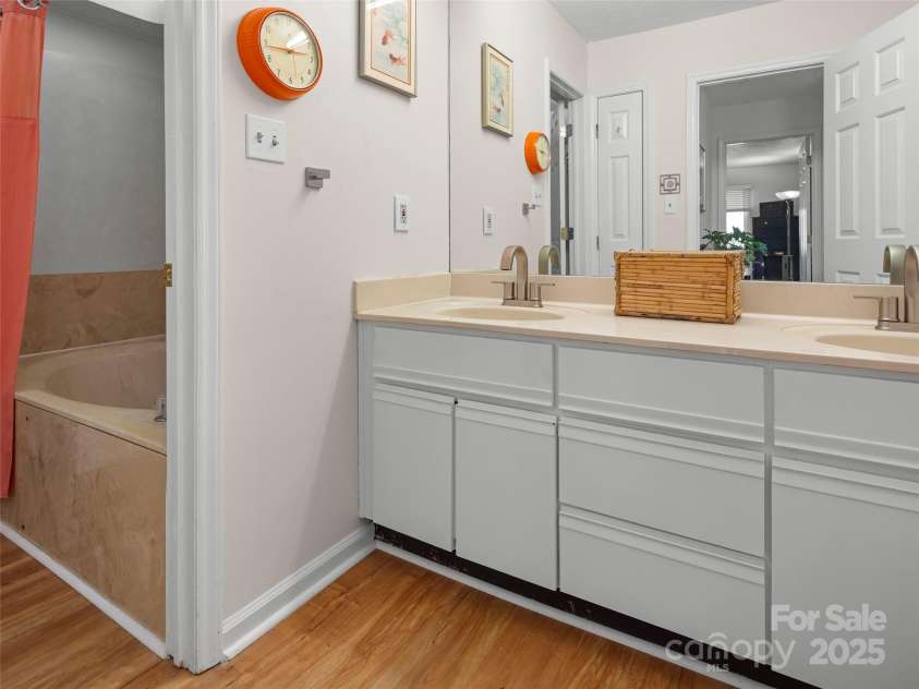 101 Beaver Ridge Road, Asheville, NC 28804.  MLS# CAR4246008, YatesRealty ID 1001. 