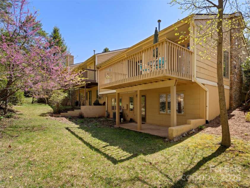 101 Beaver Ridge Road, Asheville, NC 28804.  MLS# CAR4246008, YatesRealty ID 1001. 