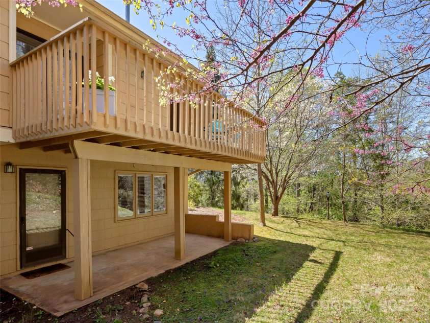101 Beaver Ridge Road, Asheville, NC 28804.  MLS# CAR4246008, YatesRealty ID 1001. 
