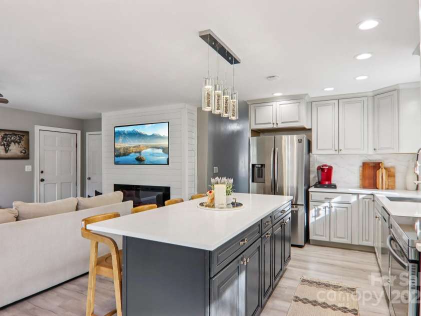 199 Davis Cove Road, Waynesville, NC 28786.  MLS# CAR4320406, YatesRealty ID 1001. 