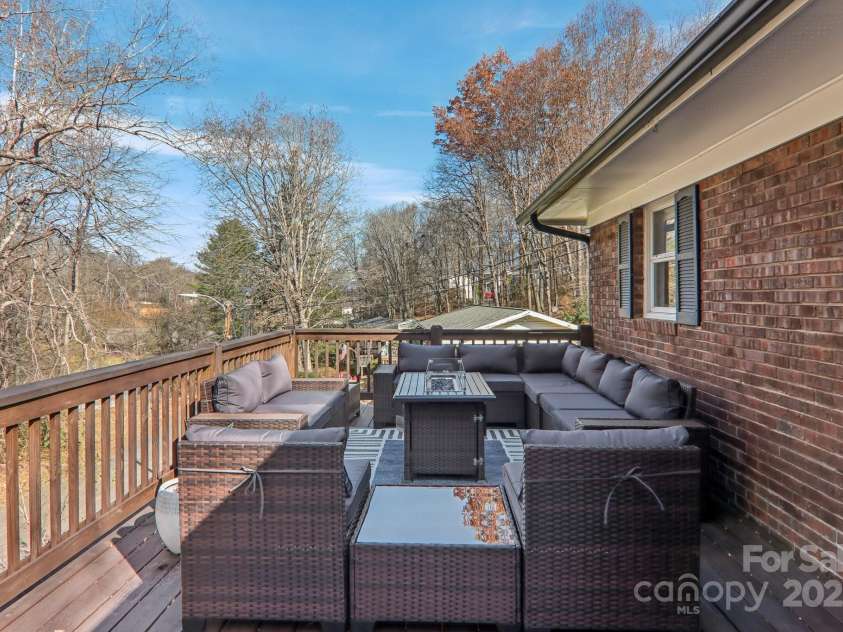 199 Davis Cove Road, Waynesville, NC 28786.  MLS# CAR4320406, YatesRealty ID 1001. 