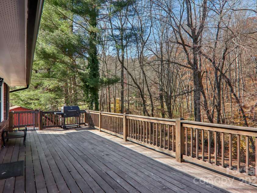 199 Davis Cove Road, Waynesville, NC 28786.  MLS# CAR4320406, YatesRealty ID 1001. 