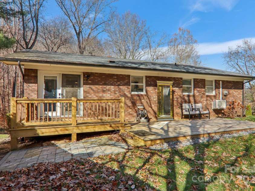 199 Davis Cove Road, Waynesville, NC 28786.  MLS# CAR4320406, YatesRealty ID 1001. 
