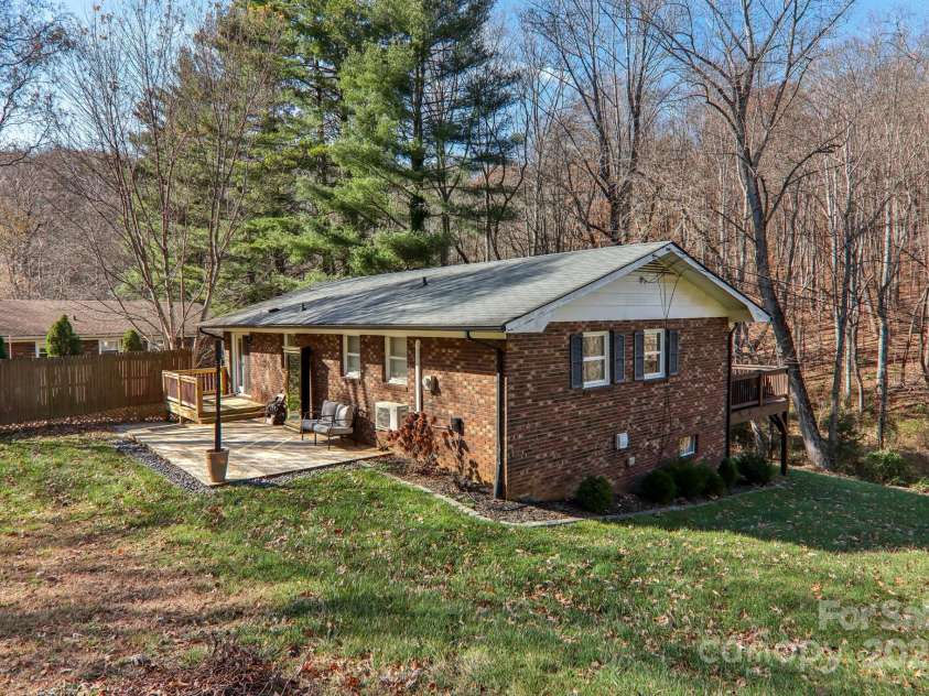 199 Davis Cove Road, Waynesville, NC 28786.  MLS# CAR4320406, YatesRealty ID 1001. 