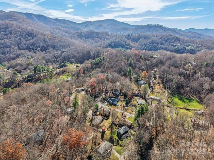 199 Davis Cove Road, Waynesville, NC 28786.  MLS# CAR4320406, YatesRealty ID 1001. 