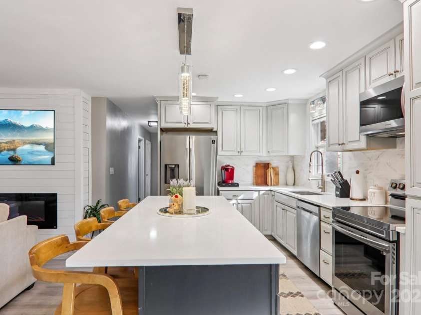 199 Davis Cove Road, Waynesville, NC 28786.  MLS# CAR4320406, YatesRealty ID 1001. 