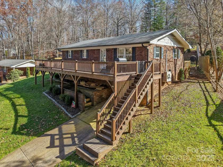 199 Davis Cove Road, Waynesville, NC 28786.  MLS# CAR4320406, YatesRealty ID 1001. 