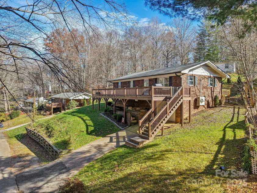 199 Davis Cove Road, Waynesville, NC 28786.  MLS# CAR4320406, YatesRealty ID 1001. 