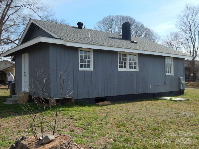 915 Chapel Street, Landis, NC 28088.  MLS# CAR4224519, YatesRealty ID 1001. 