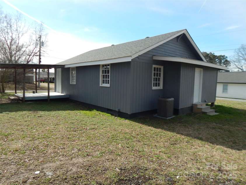 915 Chapel Street, Landis, NC 28088.  MLS# CAR4224519, YatesRealty ID 1001. 