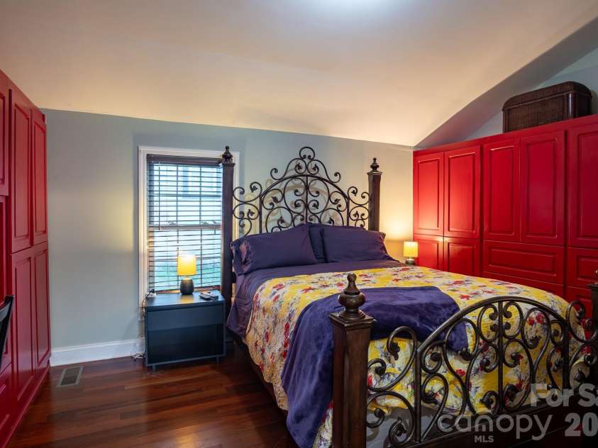 611 Iredell Avenue, Mooresville, NC 28115.  MLS# CAR4357392, YatesRealty ID 10010. 