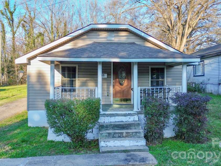 611 Iredell Avenue, Mooresville, NC 28115.  MLS# CAR4357392, YatesRealty ID 10010. 