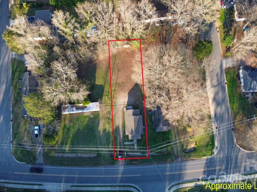 611 Iredell Avenue, Mooresville, NC 28115.  MLS# CAR4357392, YatesRealty ID 10010. Approximate Lot lines 