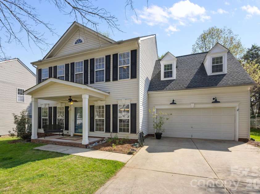 7811 Antique Circle, Waxhaw, NC 28173.  MLS# CAR4358632, YatesRealty ID 10011. 