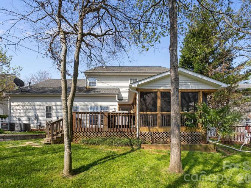 7811 Antique Circle, Waxhaw, NC 28173.  MLS# CAR4358632, YatesRealty ID 10011. 