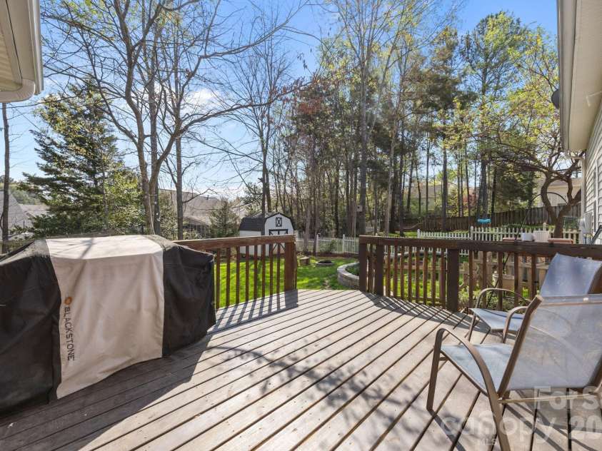 7811 Antique Circle, Waxhaw, NC 28173.  MLS# CAR4358632, YatesRealty ID 10011. Backyard deck