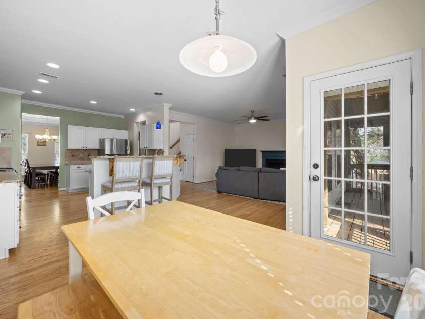 7811 Antique Circle, Waxhaw, NC 28173.  MLS# CAR4358632, YatesRealty ID 10011. Eat-in