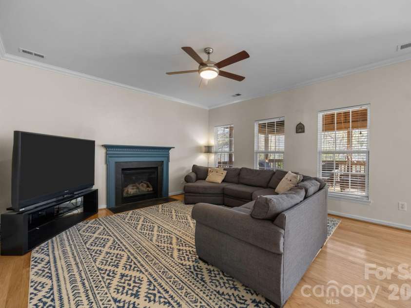 7811 Antique Circle, Waxhaw, NC 28173.  MLS# CAR4358632, YatesRealty ID 10011. Great room