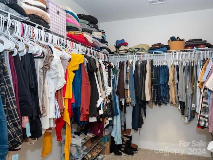 2318 Medley Drive, Charlotte, NC 28262.  MLS# CAR4181659, YatesRealty ID 10012. 