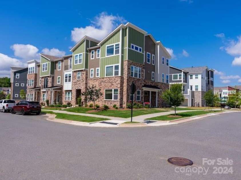 2318 Medley Drive, Charlotte, NC 28262.  MLS# CAR4181659, YatesRealty ID 10012. 