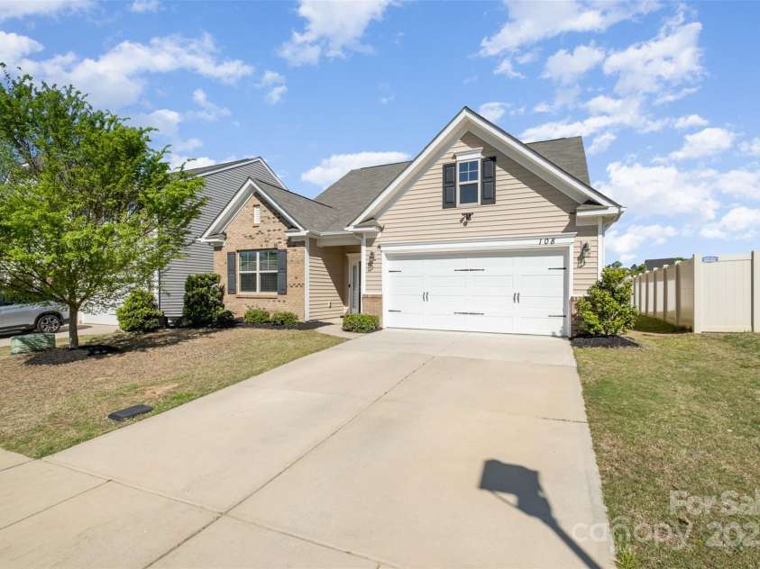 108 Toxaway Street, Mooresville, NC 28115.  MLS# CAR4243613, YatesRealty ID 10013. 