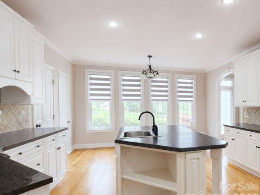 1081 Horse Rock Road, Hickory, NC 28602.  MLS# CAR4294961, YatesRealty ID 10013. 