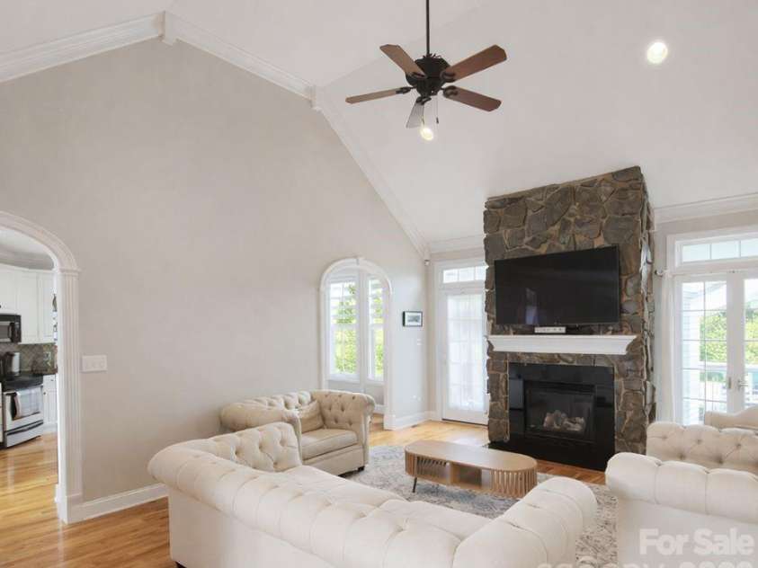1081 Horse Rock Road, Hickory, NC 28602.  MLS# CAR4294961, YatesRealty ID 10013. 