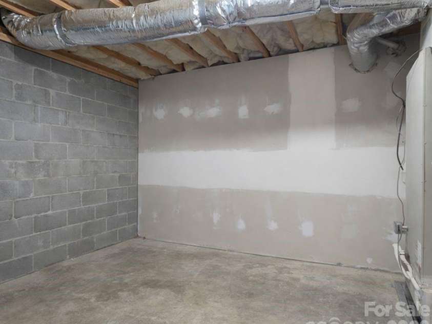 1081 Horse Rock Road, Hickory, NC 28602.  MLS# CAR4294961, YatesRealty ID 10013. 