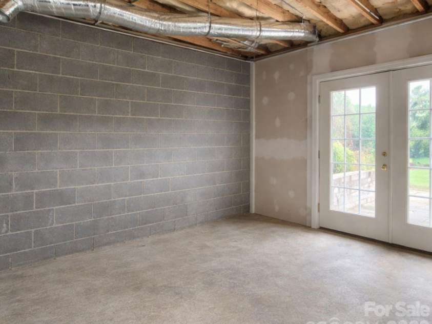 1081 Horse Rock Road, Hickory, NC 28602.  MLS# CAR4294961, YatesRealty ID 10013. 