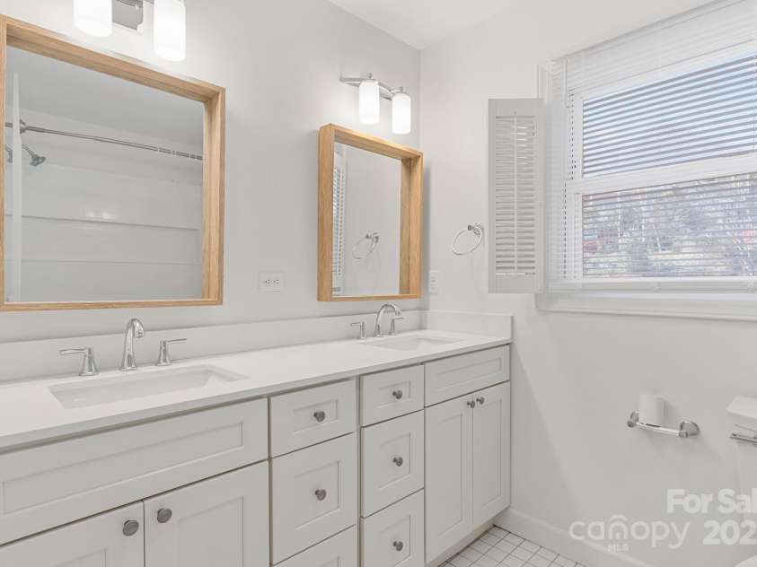 252 Kenilworth Road, Asheville, NC 28803.  MLS# CAR4225136, YatesRealty ID 10015. 