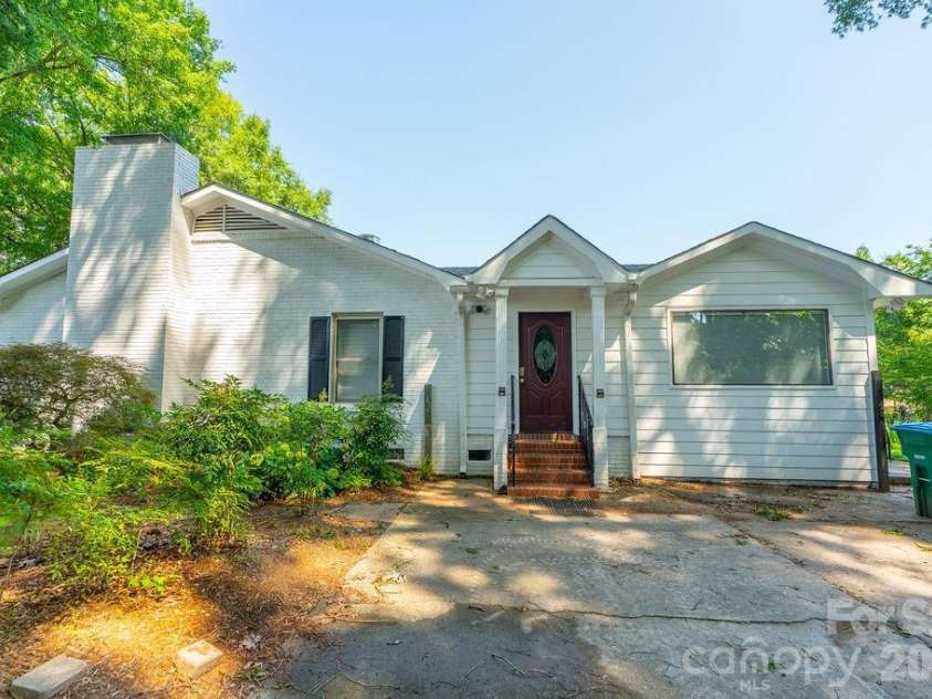 9032 Boyd Drive, Matthews, NC 28105.  MLS# CAR4281009, YatesRealty ID 10016. 