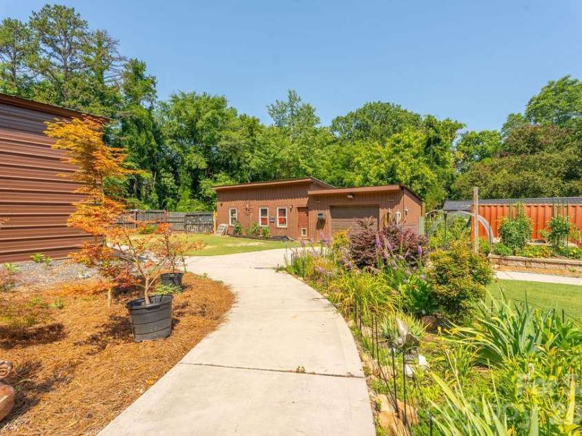9032 Boyd Drive, Matthews, NC 28105.  MLS# CAR4281009, YatesRealty ID 10016. 